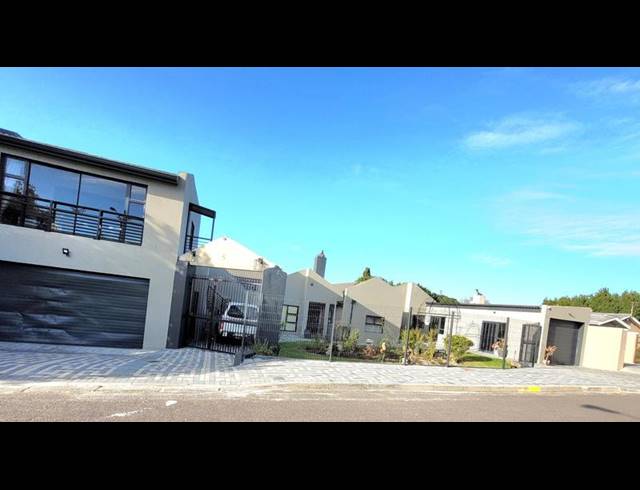 6 BEDROOM HOUSE FOR SALE IN STELLENBERG